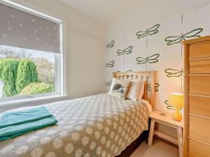 Postel nebo postele na pokoji v ubytování 4 Bed in Aberporth 93783 + 25 fotografií