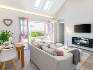 Μια τηλεόραση ή/και κέντρο ψυχαγωγίας στο 1 Bed in Sennen 85836