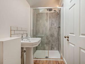 Koupelna v ubytování 1 Bed in Sturminster Newton 94279