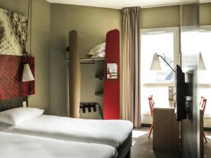 Postel nebo postele na pokoji v ubytování ibis Saint Malo Plage + 110 fotografií