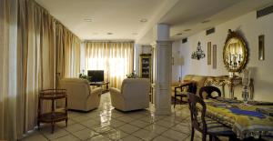 Lounge atau bar di Hotel Villa Poseidon & Events