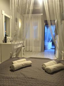 a bedroom with a bed with two pillows on it at Magnolia Senses in Kini