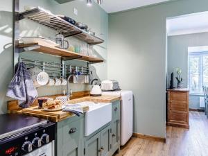 Η κουζίνα ή μικρή κουζίνα στο 1 Bed in Bovey Tracey BBELL