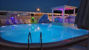 Bazén v ubytování Aphrodite Beach Hotel nebo v jeho okolí