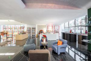 Χώρος καθιστικού στο 青岛若七酒店 Luxseven Hotel