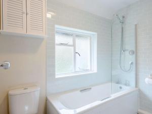 Ένα μπάνιο στο 3 Bed in Cerne Abbas 74803 +24 φωτογραφίες