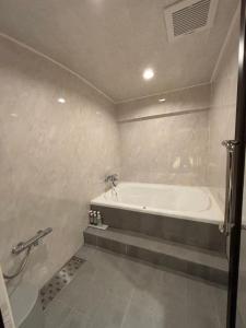 Ένα μπάνιο στο 四条ホテル