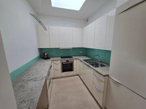 O bucătărie sau chicinetă la Berlin mednow 2 +8 fotografii