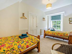 a bedroom with two beds and a window at 2 Bed in Glen Clova 93001 in Kirriemuir