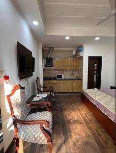 Kuchyň nebo kuchyňský kout v ubytování Hotel the surya + 1 fotografie