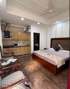 Kuchyň nebo kuchyňský kout v ubytování Hotel the surya