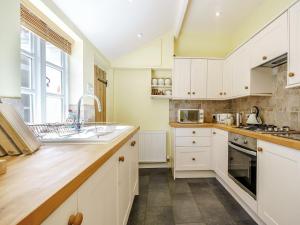 Η κουζίνα ή μικρή κουζίνα στο 1 Bed in Evesham 55177 +12 φωτογραφίες