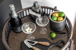 Minuman di Tranquil Byron Bay Villa, Hinterland views - Vue 5 +4 gambar