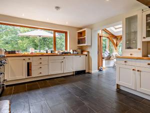 Gallery image of 6 Bed in Brecon BN171 in Llanspyddid +42 photos