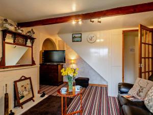 Μια τηλεόραση ή/και κέντρο ψυχαγωγίας στο 2 bed in Stanhoe POCN8 +12 φωτογραφίες