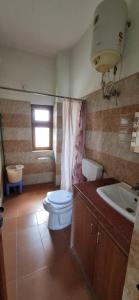 Koupelna v ubytování Farmstay near Corbett + 3 fotografie