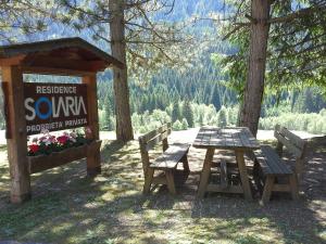 Un patio o zona al aire libre en Dolomiti Sella Ronda