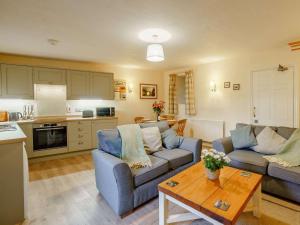 Η κουζίνα ή μικρή κουζίνα στο 2 Bed in Ullswater SZ339