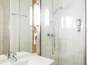 Ένα μπάνιο στο ibis Rotterdam Vlaardingen +75 φωτογραφίες