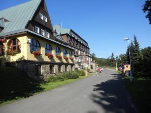 Budova, v ktorej sa hotel nachádza