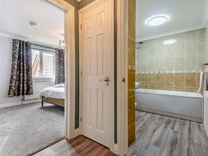 a bathroom with a shower and a bath tub at 2 Bed in Freshwater oc-94561 in Freshwater +34 photos