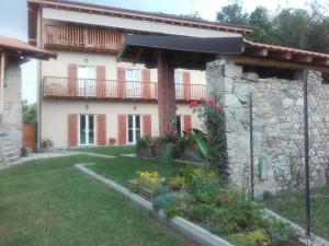 A garden outside Cascinetta32