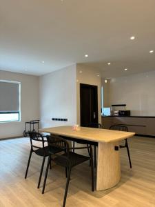 Η κουζίνα ή μικρή κουζίνα στο Vero 3-Bedroom Homestay