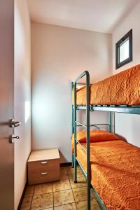 Katil dua tingkat atau katil-katil dua tingkat dalam bilik di Residence Columbia