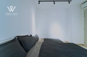 Katil atau katil-katil dalam bilik di Tranquil Retreat at Puchong Suria Garden - 15 mins to IOI Puchong Mall