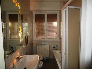 B&B Maddalena Di San Zeno tesisinde bir banyo