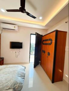 a bedroom with a bed and a wooden door at Hotel nightout in Calangute +1 photo