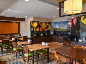 Restoran atau tempat lain untuk makan di Comfort Inn & Suites Texas City I-45