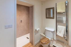 Koupelna v ubytování Church Farmhouse Annexe + 14 fotografií