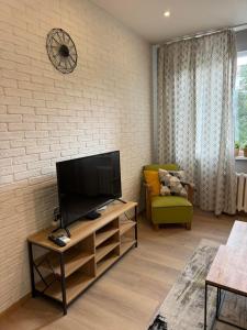 Μια τηλεόραση ή/και κέντρο ψυχαγωγίας στο Happy Day