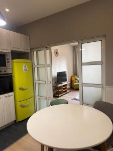 Η κουζίνα ή μικρή κουζίνα στο Happy Day