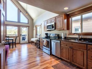 Fotografie z fotogalerie ubytování Inviting Vacation Cabin with Mountain Views near Glacier National Park, Montana v destinaci West Glacier