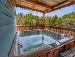 Gallery image of Sunflower - Hot Tub on porch, Granbury, TX in Tolar