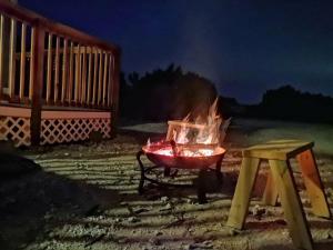 Gallery image of Sunflower - Hot Tub on porch, Granbury, TX in Tolar +10 photos