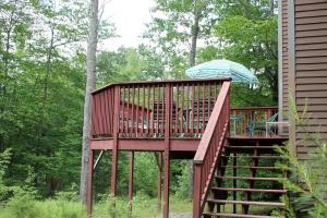 Φωτογραφία από το άλμπουμ του Family-Friendly Cabin Rental with Spacious Deck in Pittsfield, New Hampshire σε Center Barnstead
