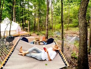 Imagen de la galería de Unique Cozy Bell Tent with Wooden Deck in New York, en Roxbury