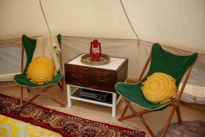 Imagen de la galería de Unique Cozy Bell Tent with Wooden Deck in New York, en Roxbury