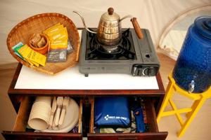 Imagen de la galería de Unique Cozy Bell Tent with Wooden Deck in New York, en Roxbury