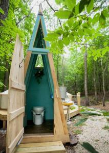 Imagen de la galería de Unique Cozy Bell Tent with Wooden Deck in New York, en Roxbury 18 fotos más