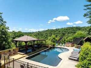 Gallery image of Incredible Riverfront Cabin Surrounded by Trees for an Unforgettable Escape in Nature in Blue Ridge, Georgia in Mineral Bluff