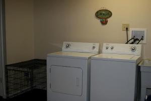 Fotografie z fotogalerie ubytování Charming Cabin Rental with a Hot Tub and Fireplace in the Smoky Mountains v destinaci Crabtree