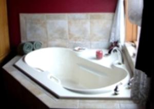 Ένα μπάνιο στο Romantic Accommodation in a Charming Inn Located in Sauk County, Wisconsin