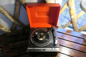 Fotografie z fotogalerie ubytování Modern Waterfront Yurt for a Romantic Getaway with a Hot Tub in the Monadnock Region, New Hampshire v destinaci Bennington