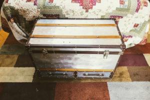 Postel nebo postele na pokoji v ubytování Modern Waterfront Yurt for a Romantic Getaway with a Hot Tub in the Monadnock Region, New Hampshire + 11 fotografií