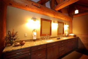 Fotografie z fotogalerie ubytování Elegant Suite in Luxury Lodge in Silver Bow County, Montana v destinaci Divide