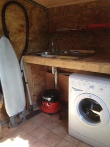 A kitchen or kitchenette at The Exmoor Caravan